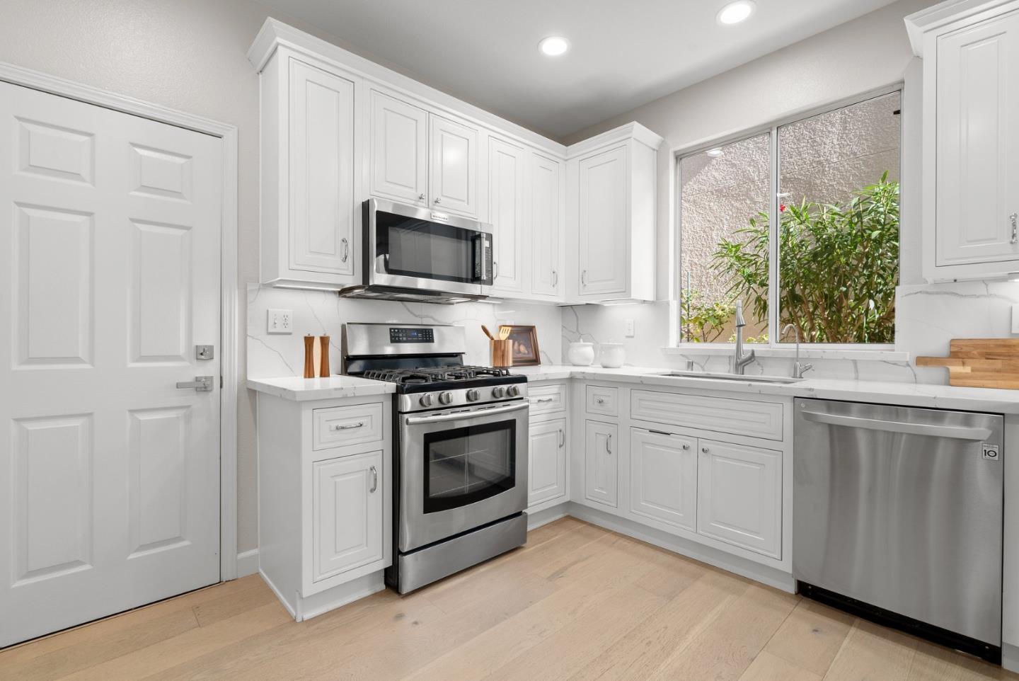 Detail Gallery Image 16 of 54 For 2233 Lenox Pl, Santa Clara,  CA 95054 - 4 Beds | 2/1 Baths