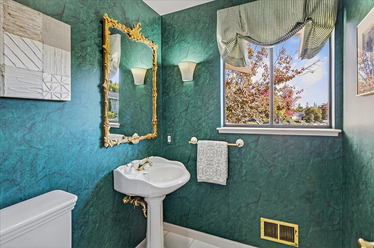 Detail Gallery Image 38 of 56 For 20802 Sevilla Ln, Saratoga,  CA 95070 - 5 Beds | 2/1 Baths