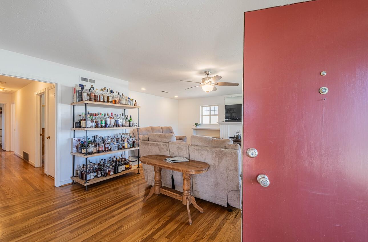 Detail Gallery Image 4 of 36 For 194 Riker Ter, Salinas,  CA 93901 - 3 Beds | 2 Baths