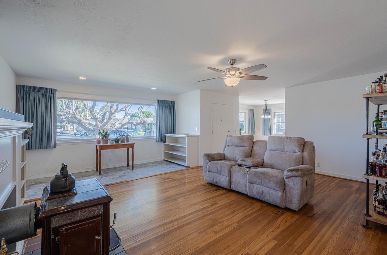 Detail Gallery Image 6 of 36 For 194 Riker Ter, Salinas,  CA 93901 - 3 Beds | 2 Baths