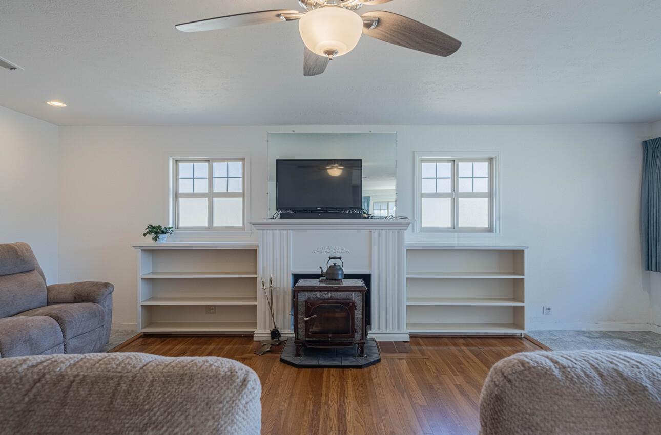 Detail Gallery Image 8 of 36 For 194 Riker Ter, Salinas,  CA 93901 - 3 Beds | 2 Baths