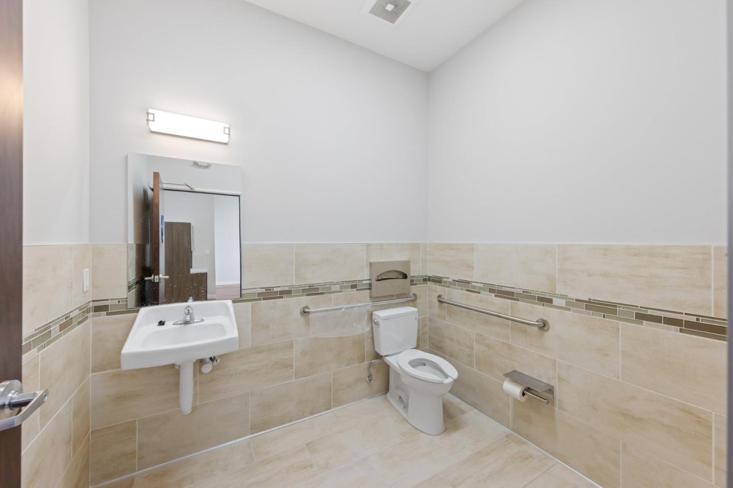 Detail Gallery Image 4 of 9 For 420 Peninsula Ave #2,  San Mateo,  CA 94401 - – Beds | – Baths