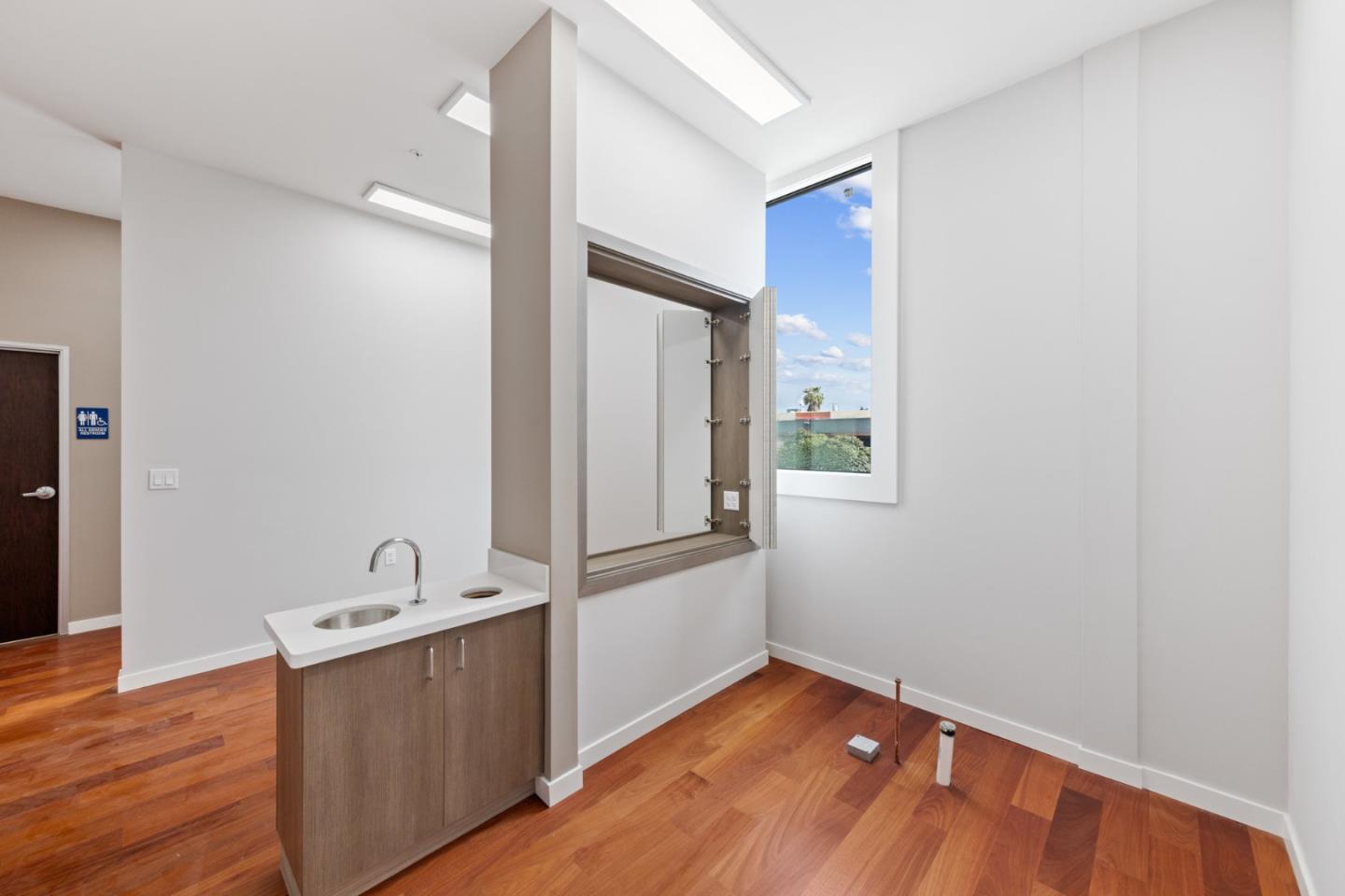 Detail Gallery Image 7 of 9 For 420 Peninsula Ave #2,  San Mateo,  CA 94401 - – Beds | – Baths