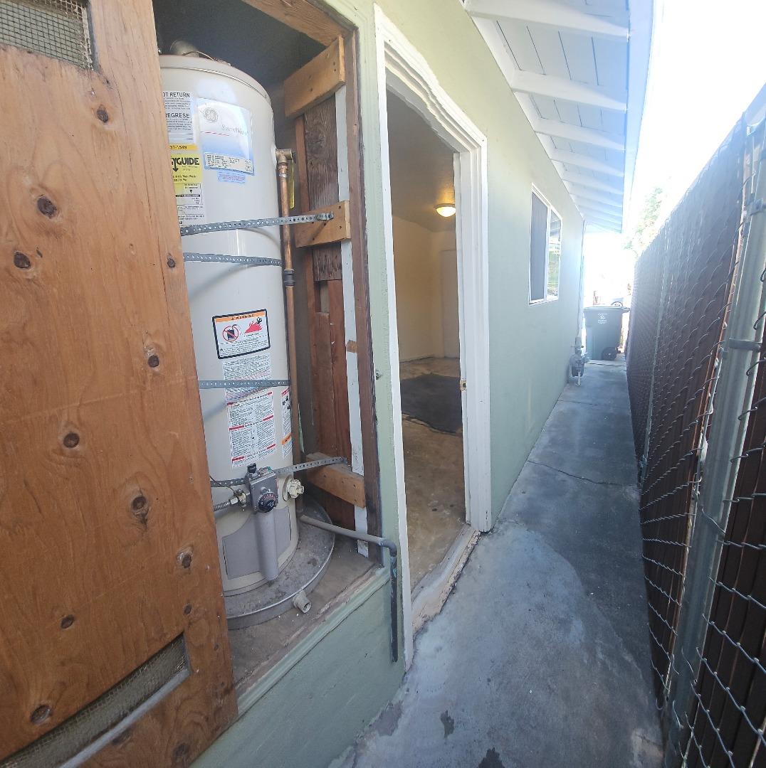 Detail Gallery Image 5 of 9 For 512 Hurlingame Ave, Redwood City,  CA 94063 - 2 Beds | 1 Baths