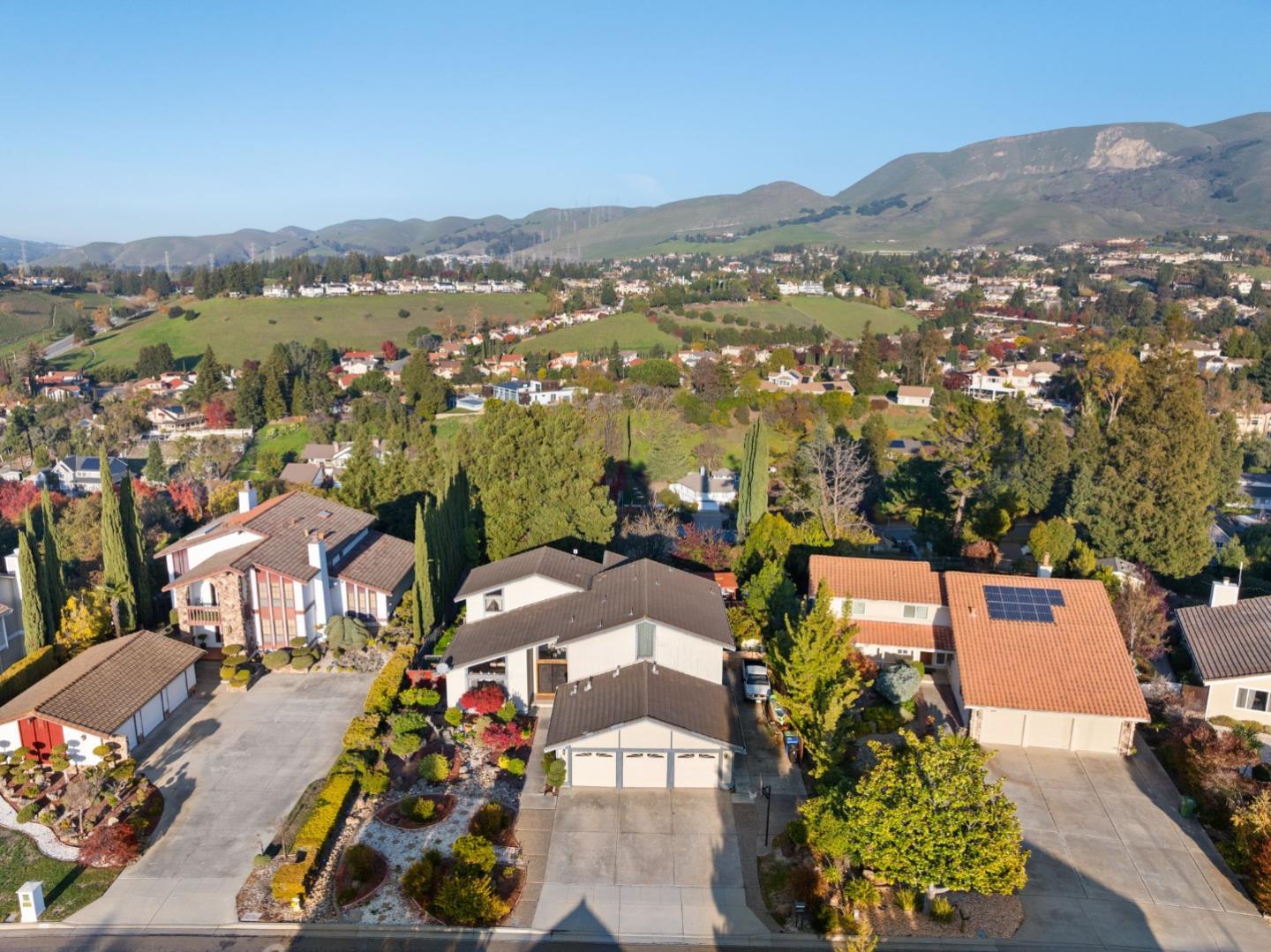 Detail Gallery Image 2 of 42 For 44500 Parkmeadow Dr, Fremont,  CA 94539 - 5 Beds | 3/1 Baths