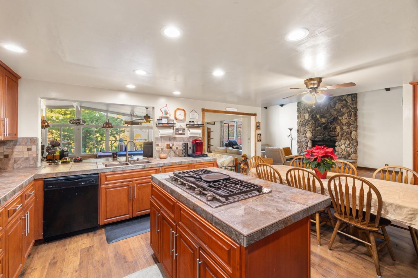 Detail Gallery Image 9 of 42 For 44500 Parkmeadow Dr, Fremont,  CA 94539 - 5 Beds | 3/1 Baths