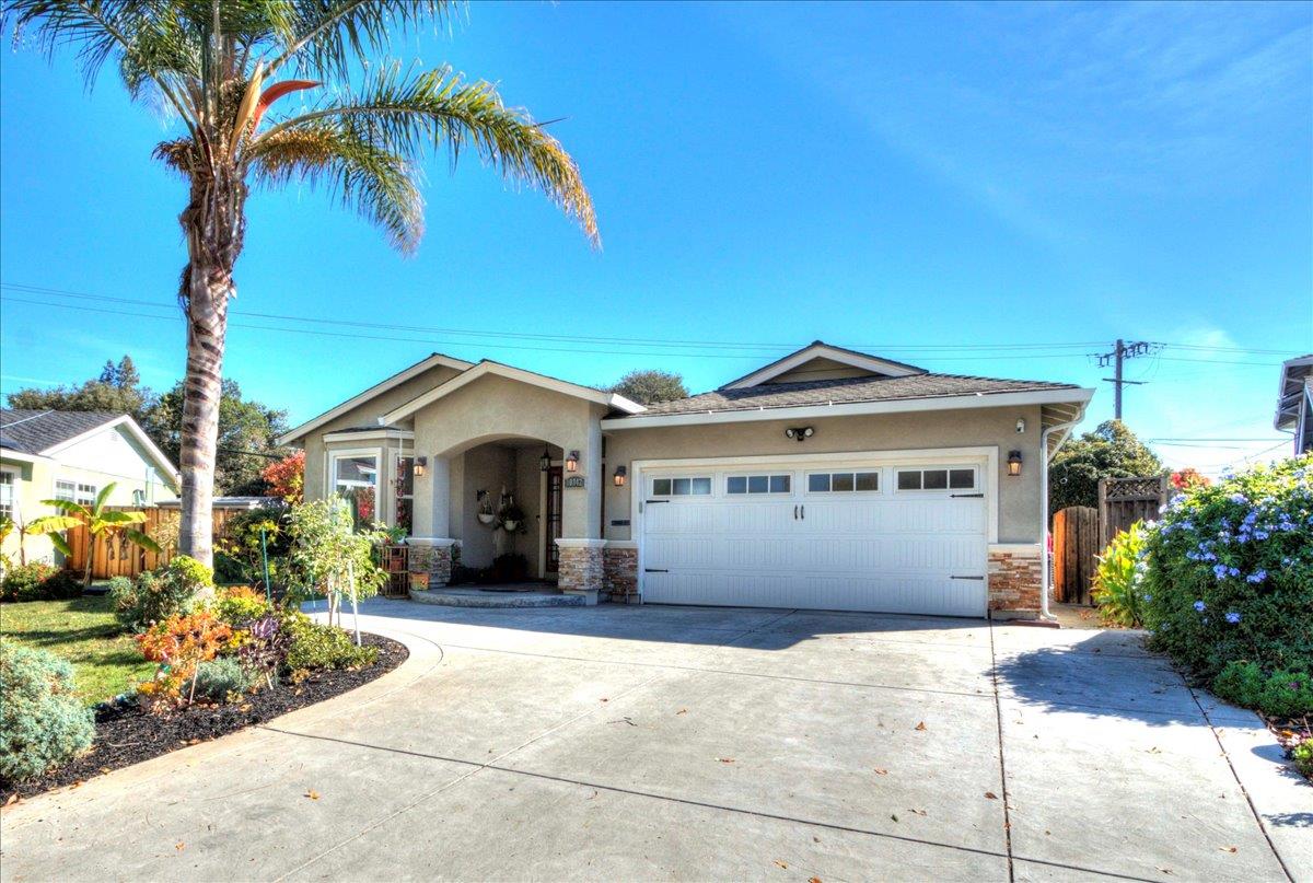 Detail Gallery Image 4 of 32 For 10842 E Estates Dr, Cupertino,  CA 95014 - 5 Beds | 3 Baths