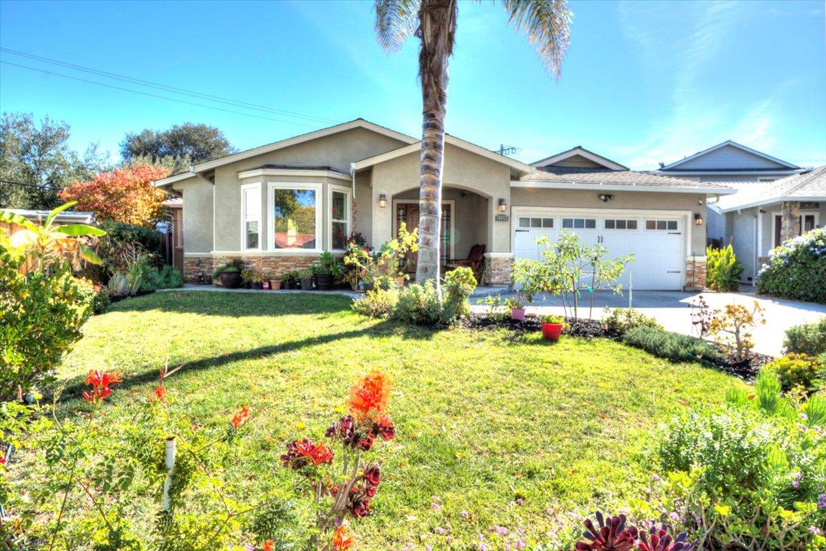 Detail Gallery Image 6 of 32 For 10842 E Estates Dr, Cupertino,  CA 95014 - 5 Beds | 3 Baths