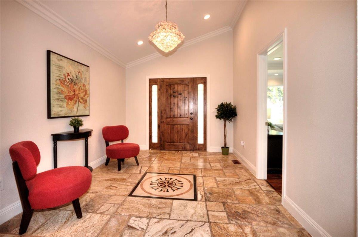 Detail Gallery Image 8 of 32 For 10842 E Estates Dr, Cupertino,  CA 95014 - 5 Beds | 3 Baths