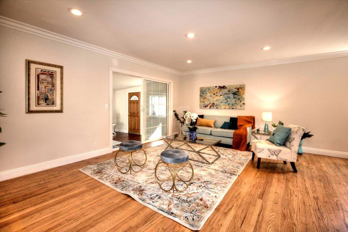 Detail Gallery Image 9 of 32 For 10842 E Estates Dr, Cupertino,  CA 95014 - 5 Beds | 3 Baths