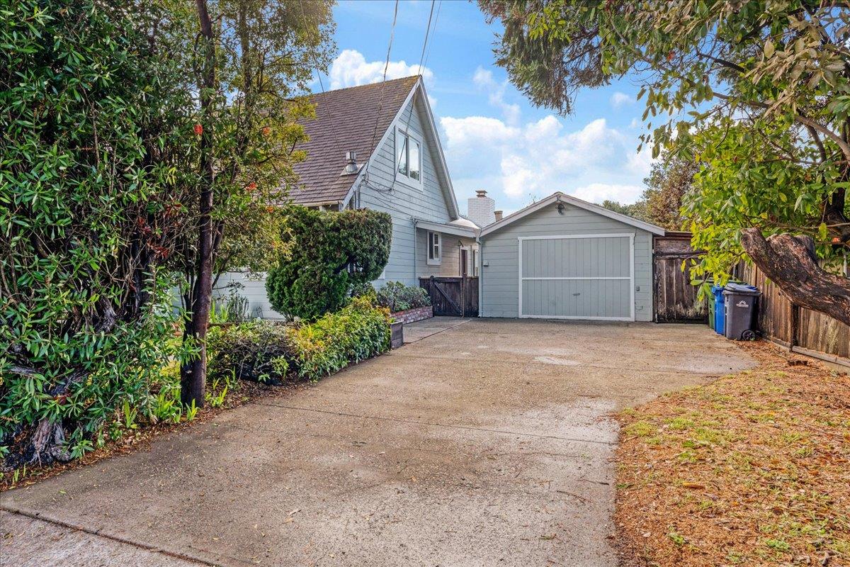 Detail Gallery Image 20 of 28 For 2908 Sandy Ln, Santa Cruz,  CA 95062 - 4 Beds | 2 Baths