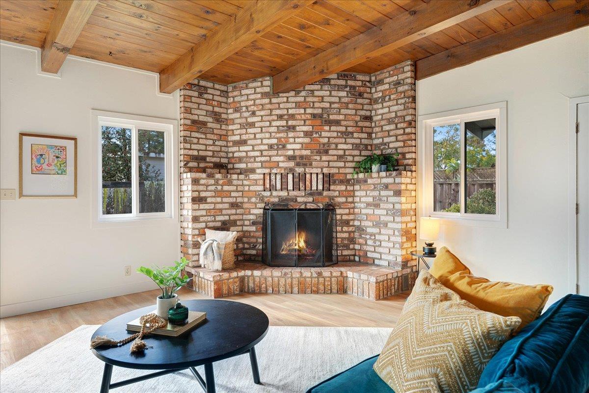 Detail Gallery Image 9 of 28 For 2908 Sandy Ln, Santa Cruz,  CA 95062 - 4 Beds | 2 Baths