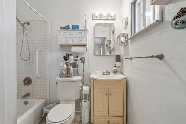 Detail Gallery Image 25 of 32 For 1421 Amador Cir, Salinas,  CA 93906 - 4 Beds | 2 Baths