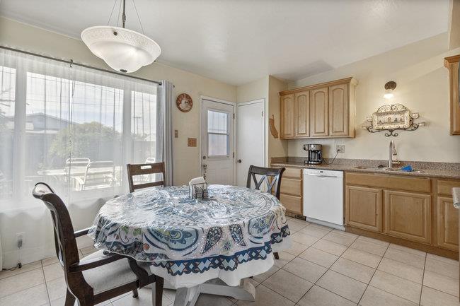 Detail Gallery Image 9 of 32 For 1421 Amador Cir, Salinas,  CA 93906 - 4 Beds | 2 Baths