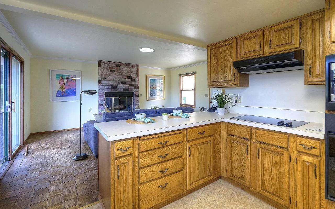 Detail Gallery Image 10 of 46 For 1004 Acacia St, Montara,  CA 94037 - 3 Beds | 2/1 Baths