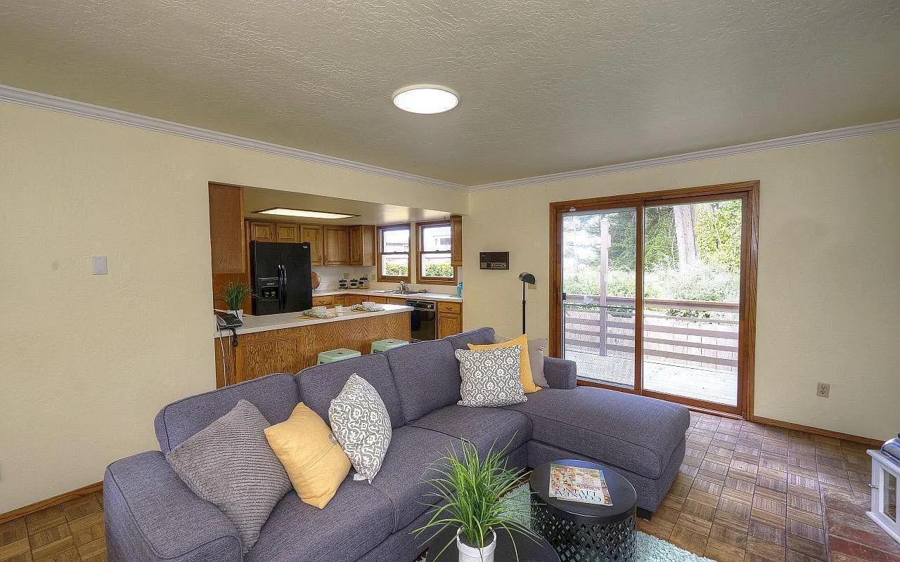 Detail Gallery Image 15 of 46 For 1004 Acacia St, Montara,  CA 94037 - 3 Beds | 2/1 Baths