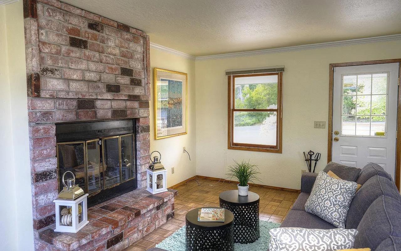 Detail Gallery Image 16 of 46 For 1004 Acacia St, Montara,  CA 94037 - 3 Beds | 2/1 Baths