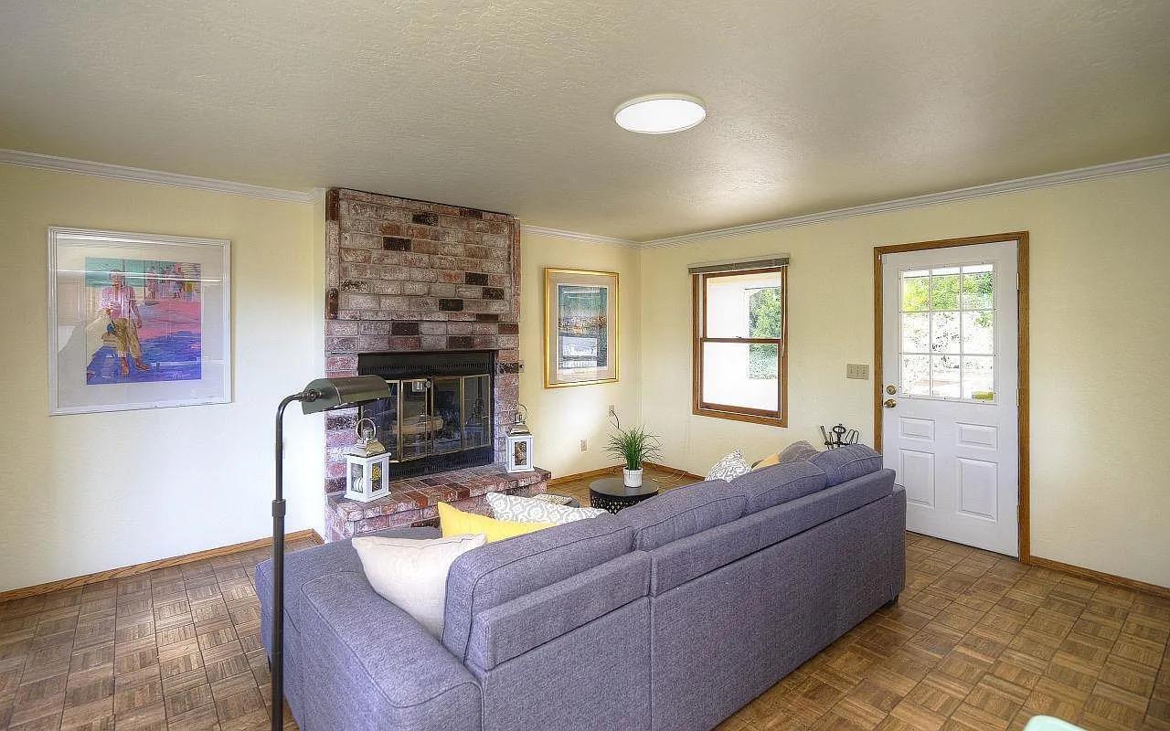 Detail Gallery Image 17 of 46 For 1004 Acacia St, Montara,  CA 94037 - 3 Beds | 2/1 Baths