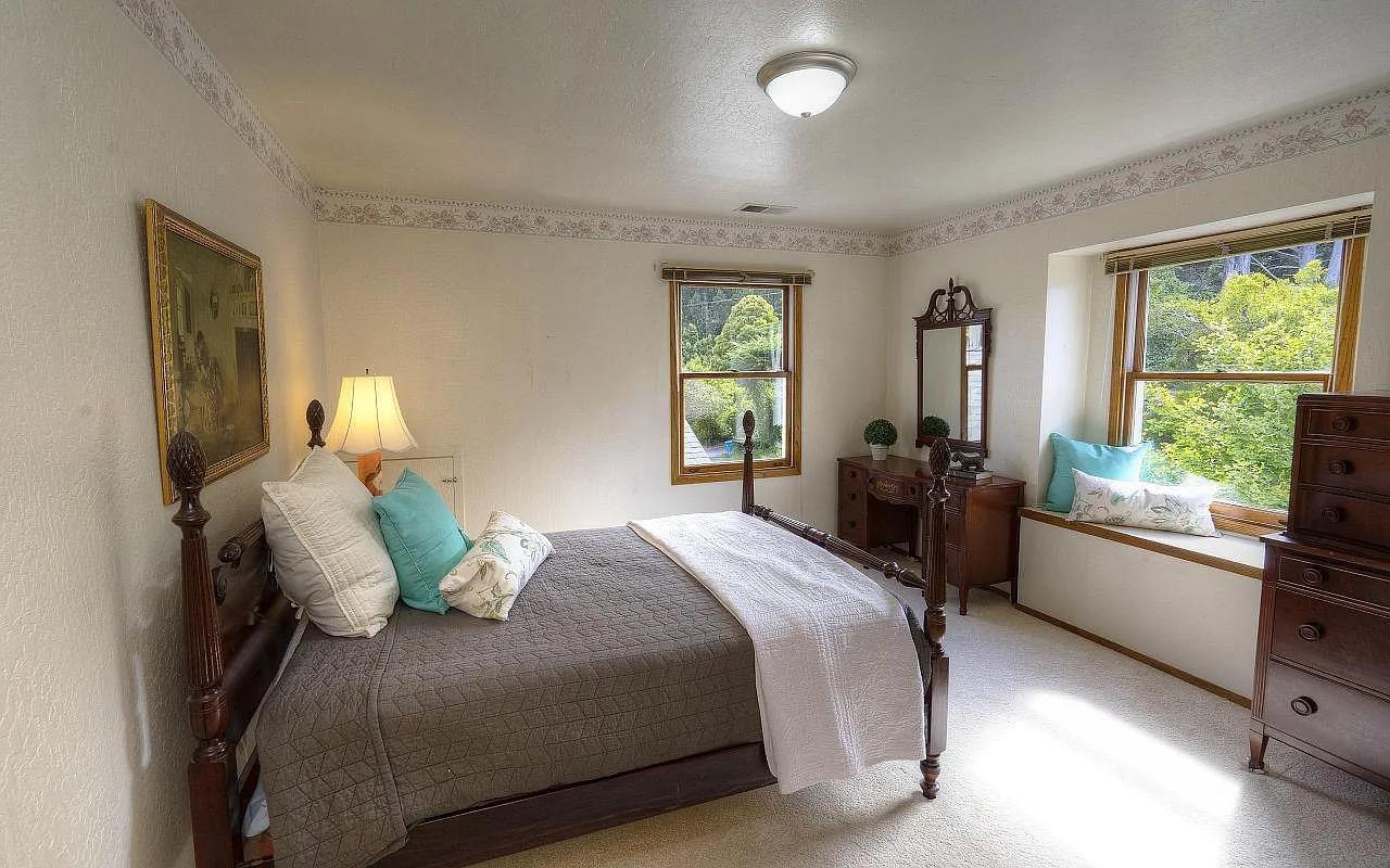 Detail Gallery Image 24 of 46 For 1004 Acacia St, Montara,  CA 94037 - 3 Beds | 2/1 Baths