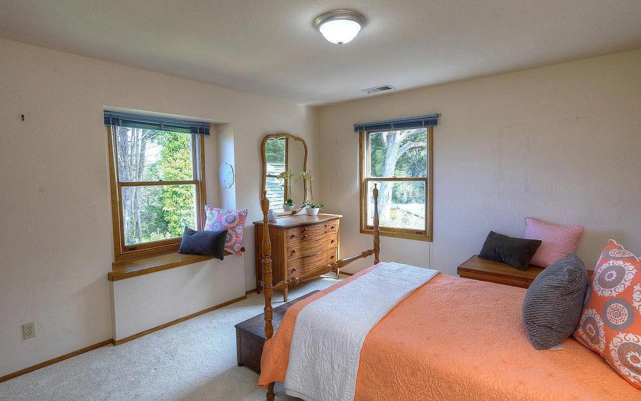 Detail Gallery Image 25 of 46 For 1004 Acacia St, Montara,  CA 94037 - 3 Beds | 2/1 Baths