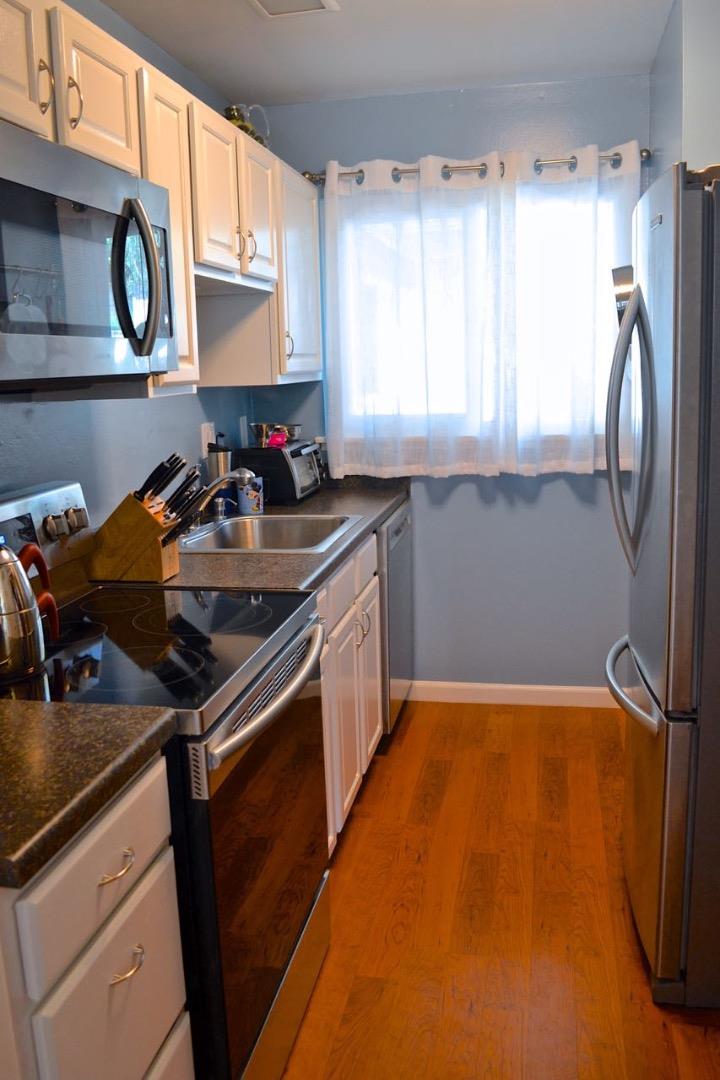 Detail Gallery Image 4 of 11 For 1235 Terra Nova Blvd, Pacifica,  CA 94044 - 2 Beds | 1/1 Baths