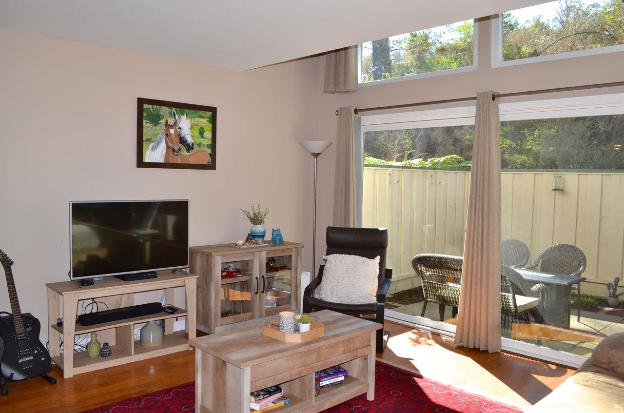 Detail Gallery Image 5 of 11 For 1235 Terra Nova Blvd, Pacifica,  CA 94044 - 2 Beds | 1/1 Baths