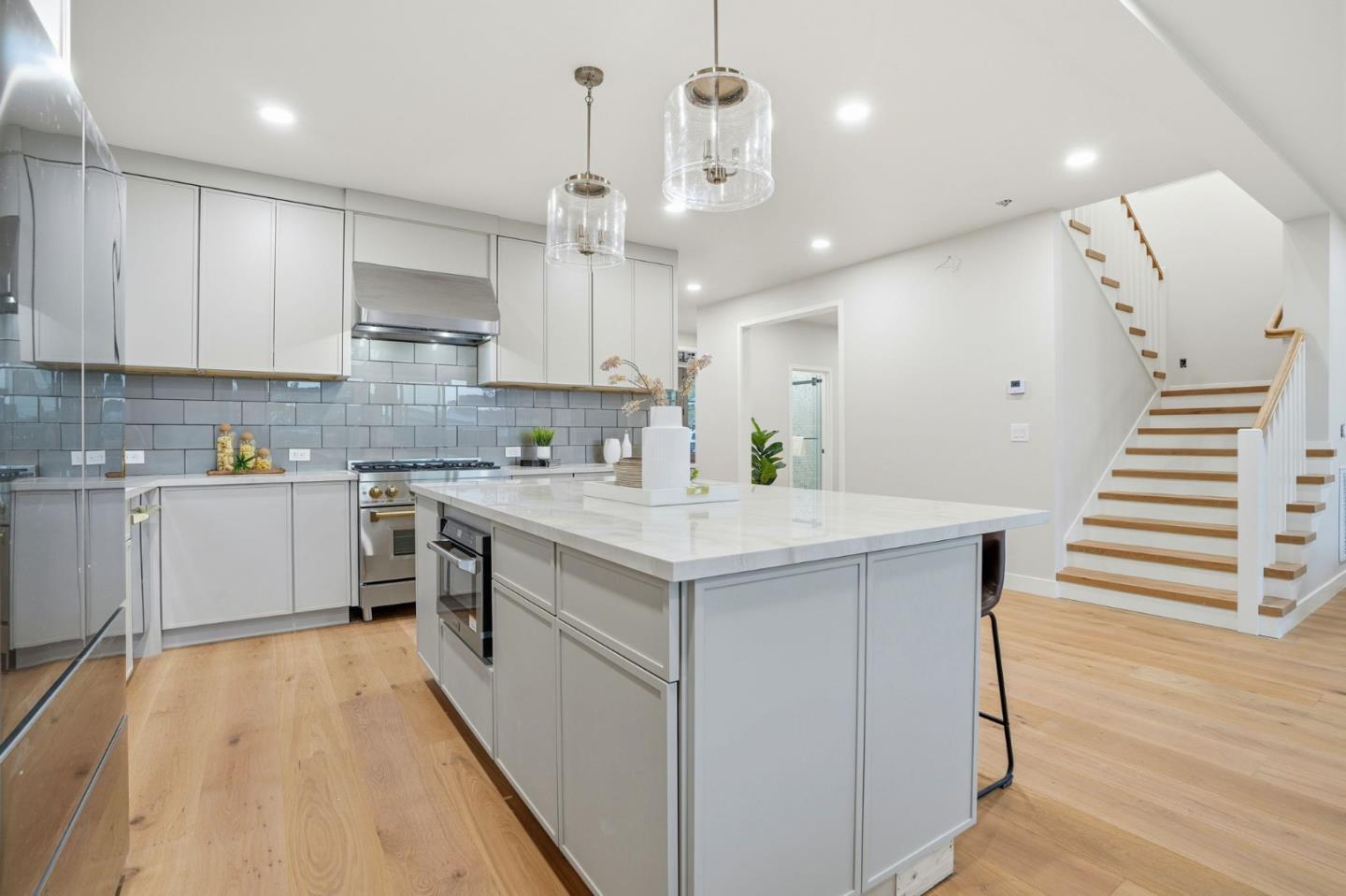 Detail Gallery Image 10 of 38 For 1173 Elm St, San Carlos,  CA 94070 - 4 Beds | 3/1 Baths