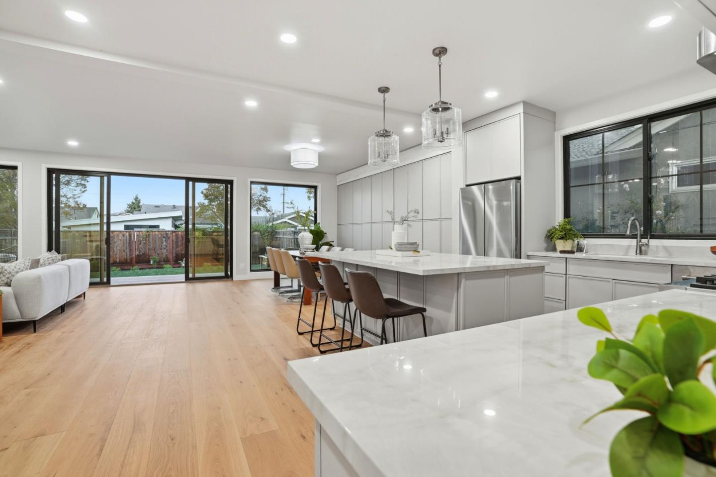 Detail Gallery Image 14 of 38 For 1173 Elm St, San Carlos,  CA 94070 - 4 Beds | 3/1 Baths