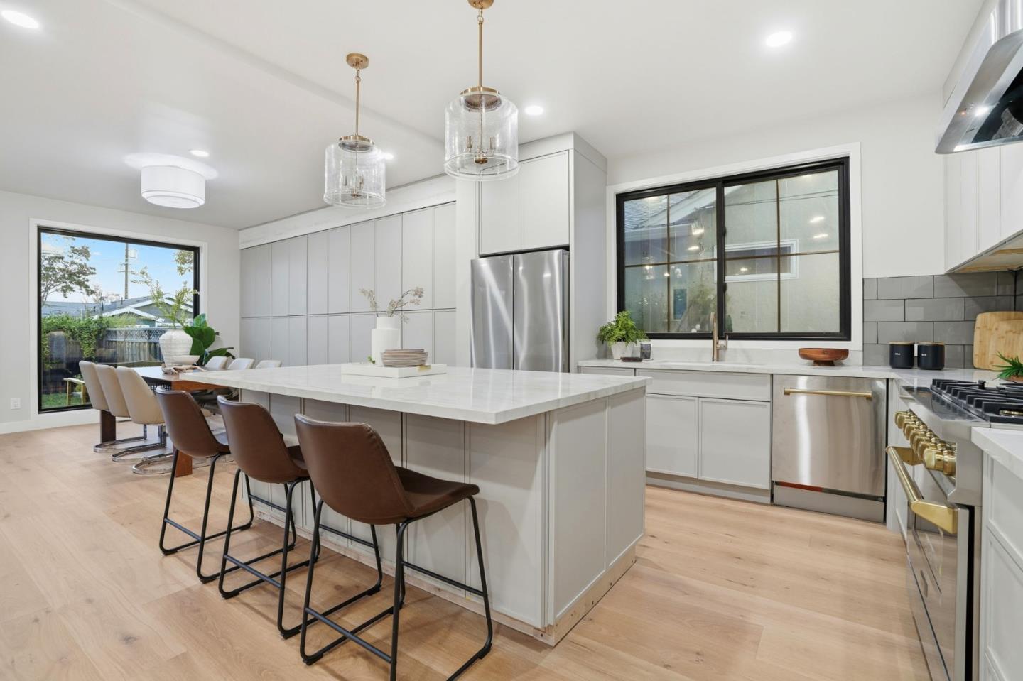 Detail Gallery Image 16 of 38 For 1173 Elm St, San Carlos,  CA 94070 - 4 Beds | 3/1 Baths