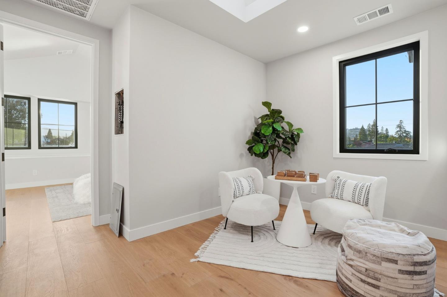 Detail Gallery Image 17 of 38 For 1173 Elm St, San Carlos,  CA 94070 - 4 Beds | 3/1 Baths