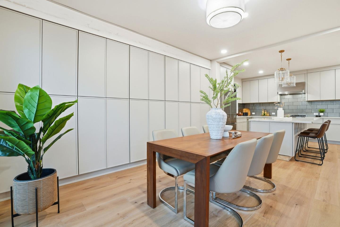 Detail Gallery Image 19 of 38 For 1173 Elm St, San Carlos,  CA 94070 - 4 Beds | 3/1 Baths