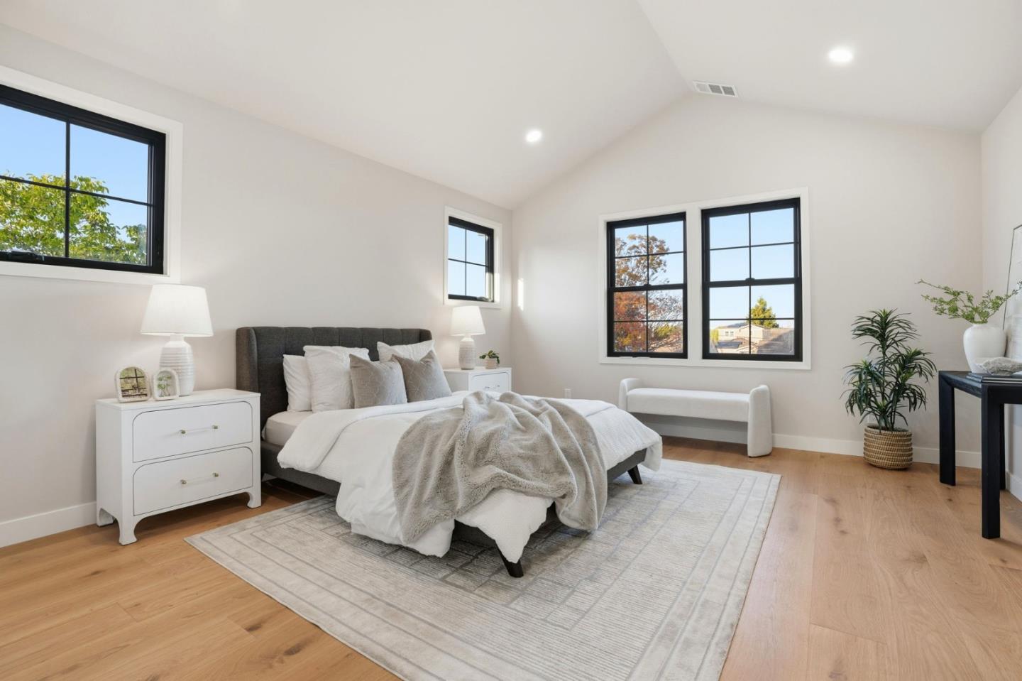 Detail Gallery Image 23 of 38 For 1173 Elm St, San Carlos,  CA 94070 - 4 Beds | 3/1 Baths