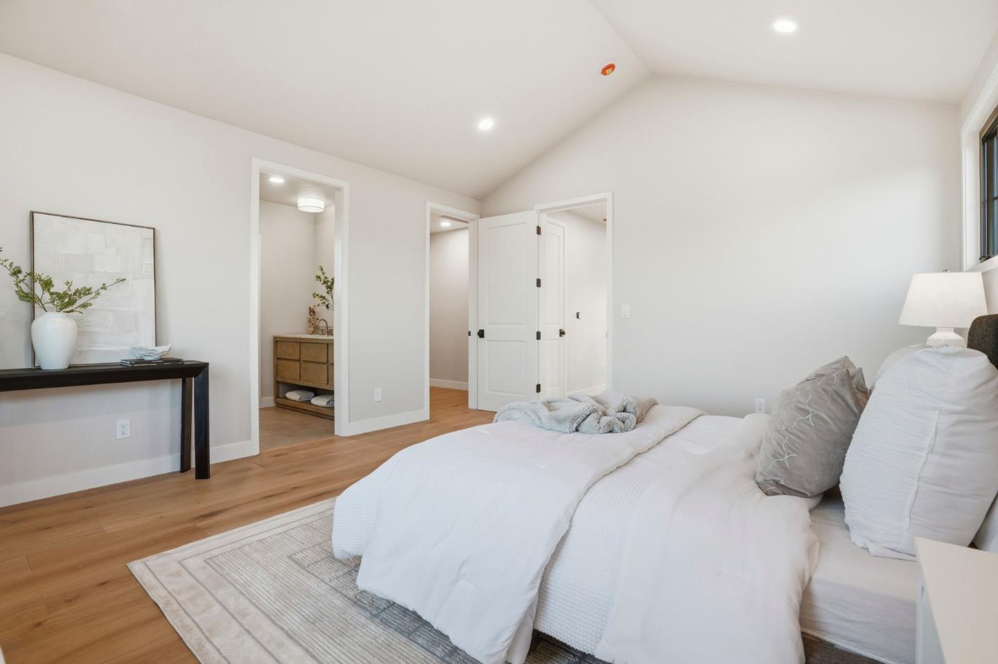 Detail Gallery Image 24 of 38 For 1173 Elm St, San Carlos,  CA 94070 - 4 Beds | 3/1 Baths