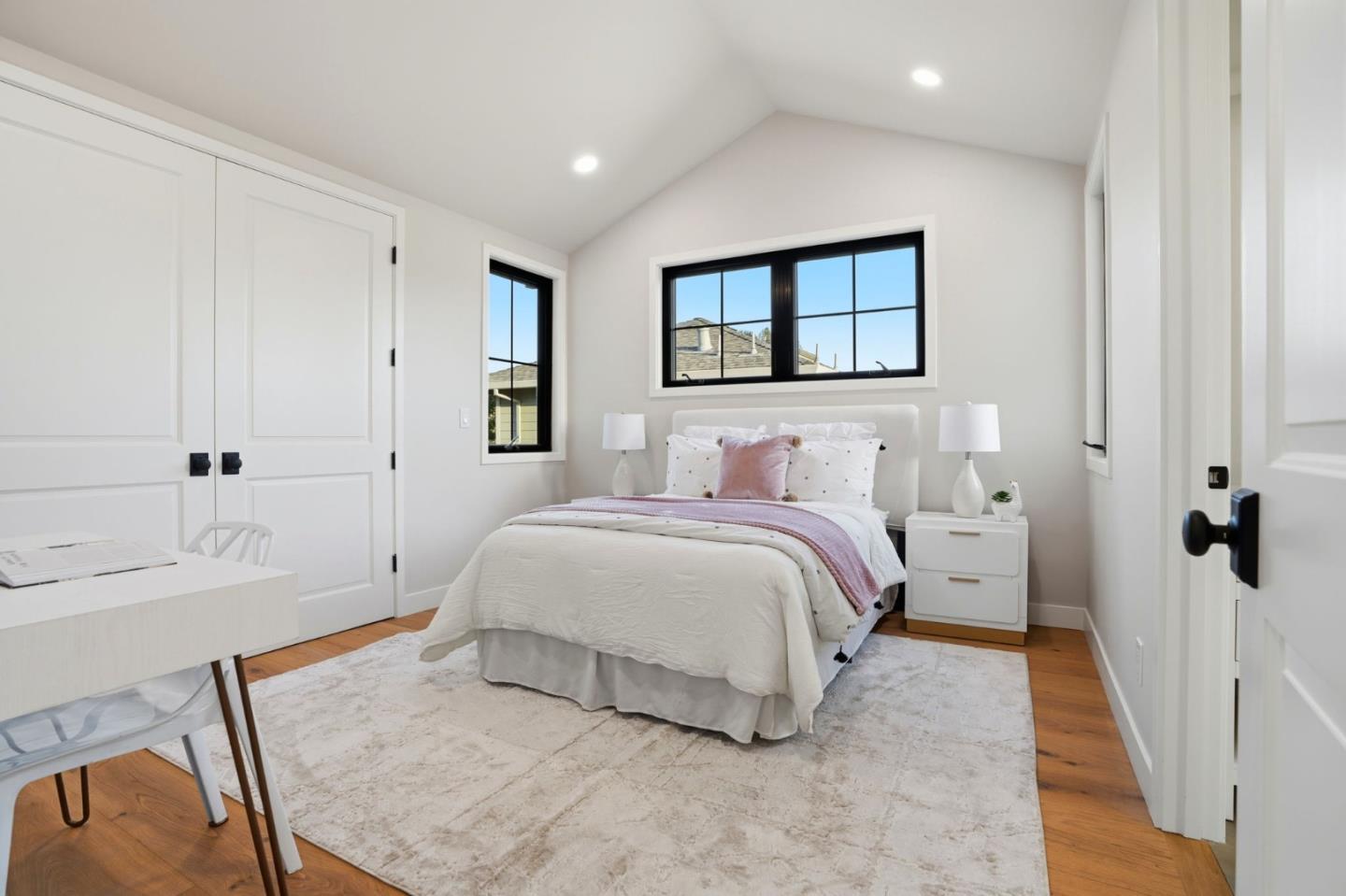 Detail Gallery Image 25 of 38 For 1173 Elm St, San Carlos,  CA 94070 - 4 Beds | 3/1 Baths