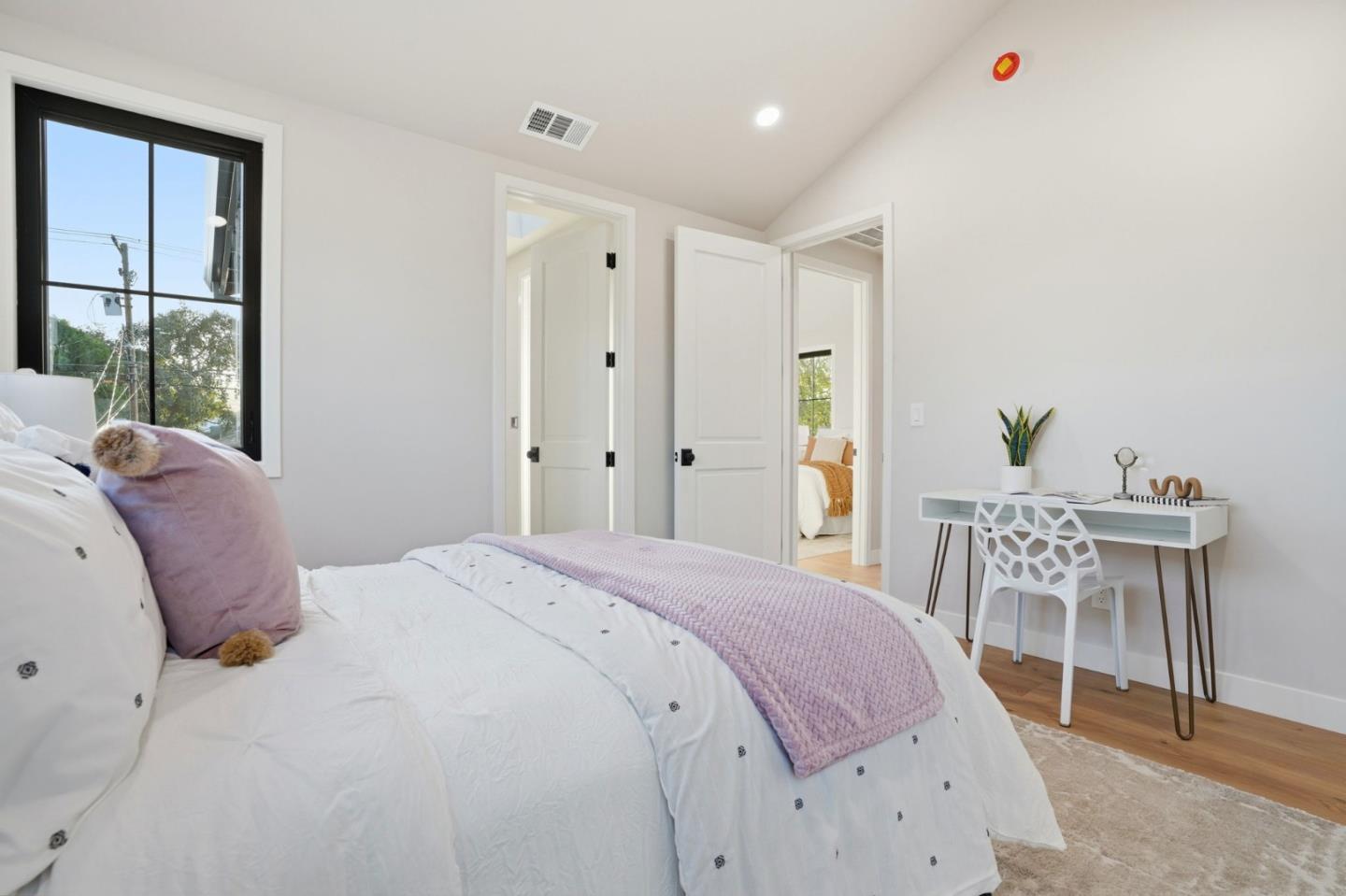 Detail Gallery Image 26 of 38 For 1173 Elm St, San Carlos,  CA 94070 - 4 Beds | 3/1 Baths