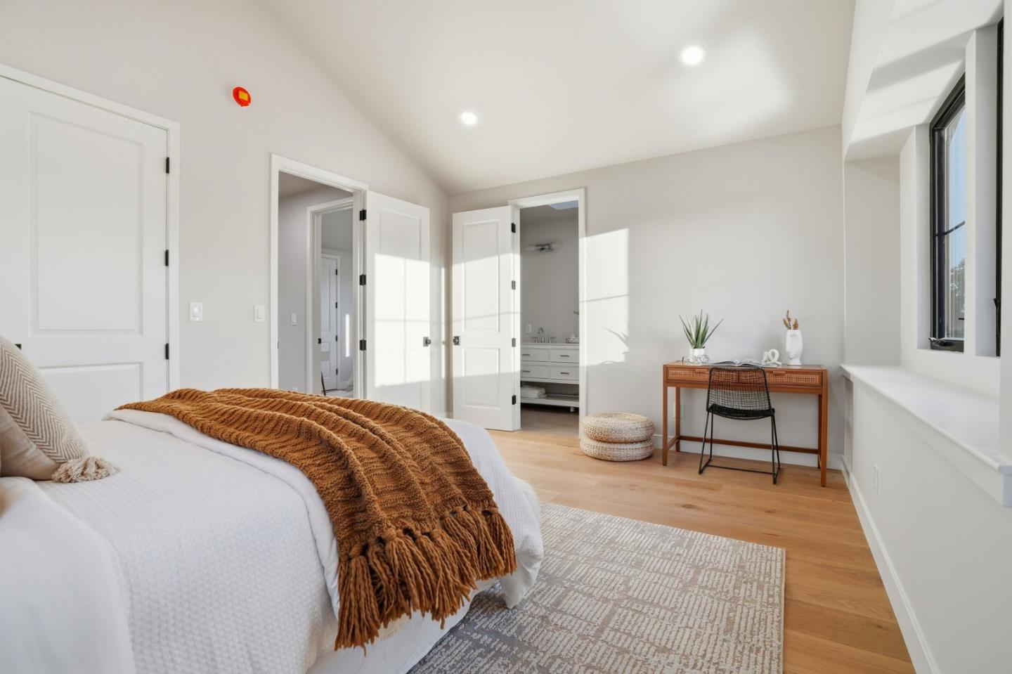 Detail Gallery Image 27 of 38 For 1173 Elm St, San Carlos,  CA 94070 - 4 Beds | 3/1 Baths