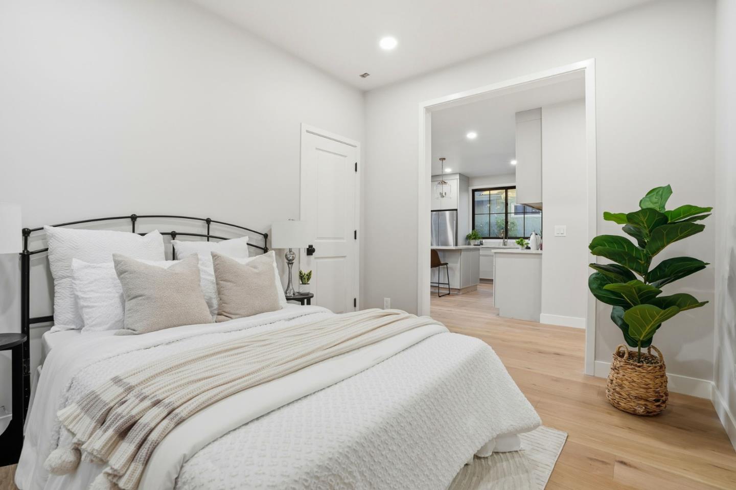 Detail Gallery Image 29 of 38 For 1173 Elm St, San Carlos,  CA 94070 - 4 Beds | 3/1 Baths