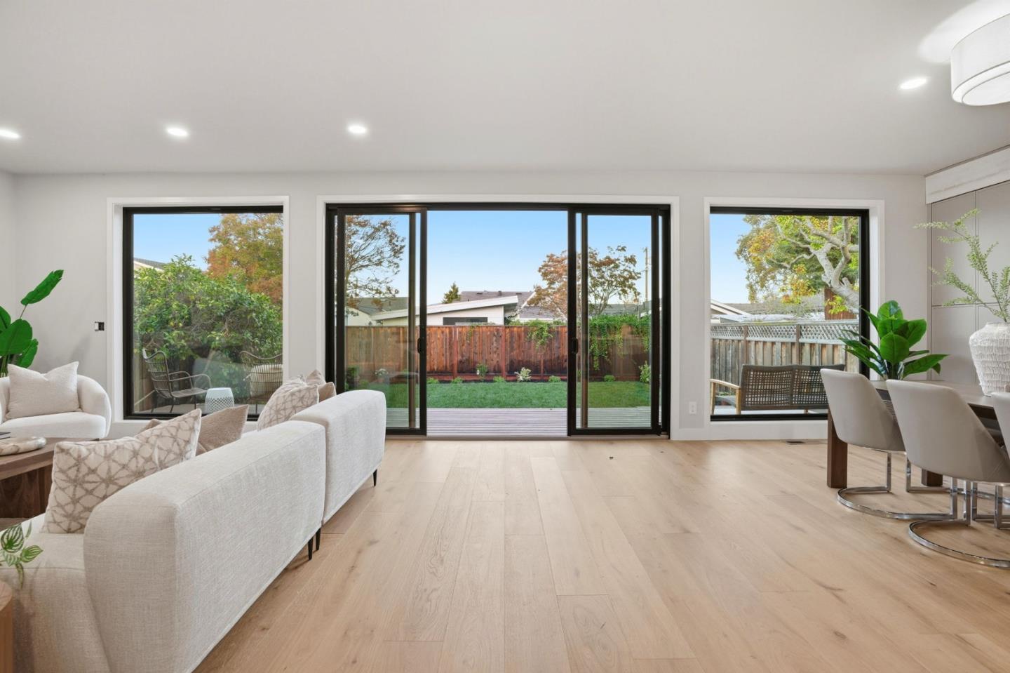 Detail Gallery Image 8 of 38 For 1173 Elm St, San Carlos,  CA 94070 - 4 Beds | 3/1 Baths