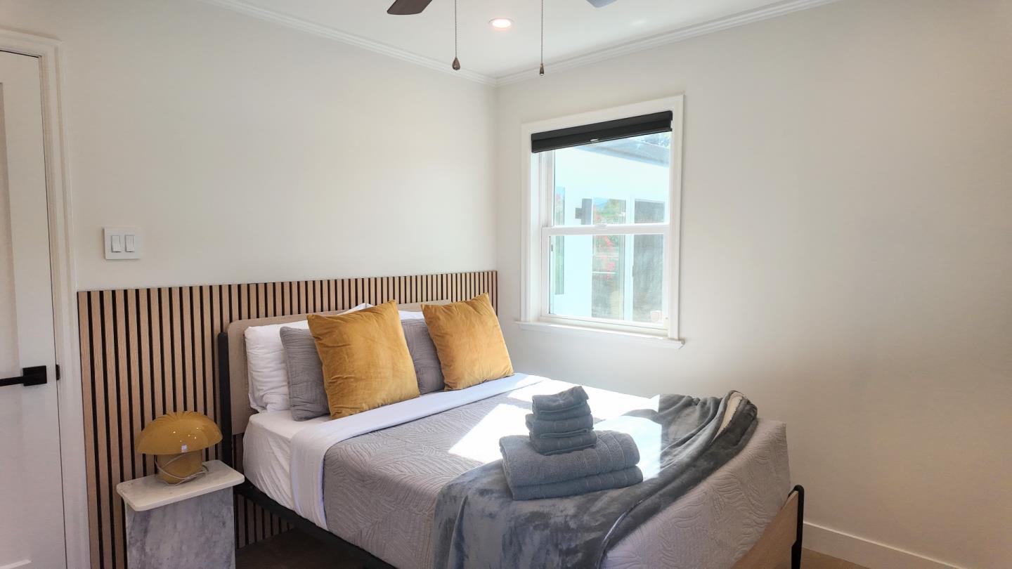 Detail Gallery Image 14 of 28 For 226 Roble Ave, Redwood City,  CA 94061 - 4 Beds | 2 Baths