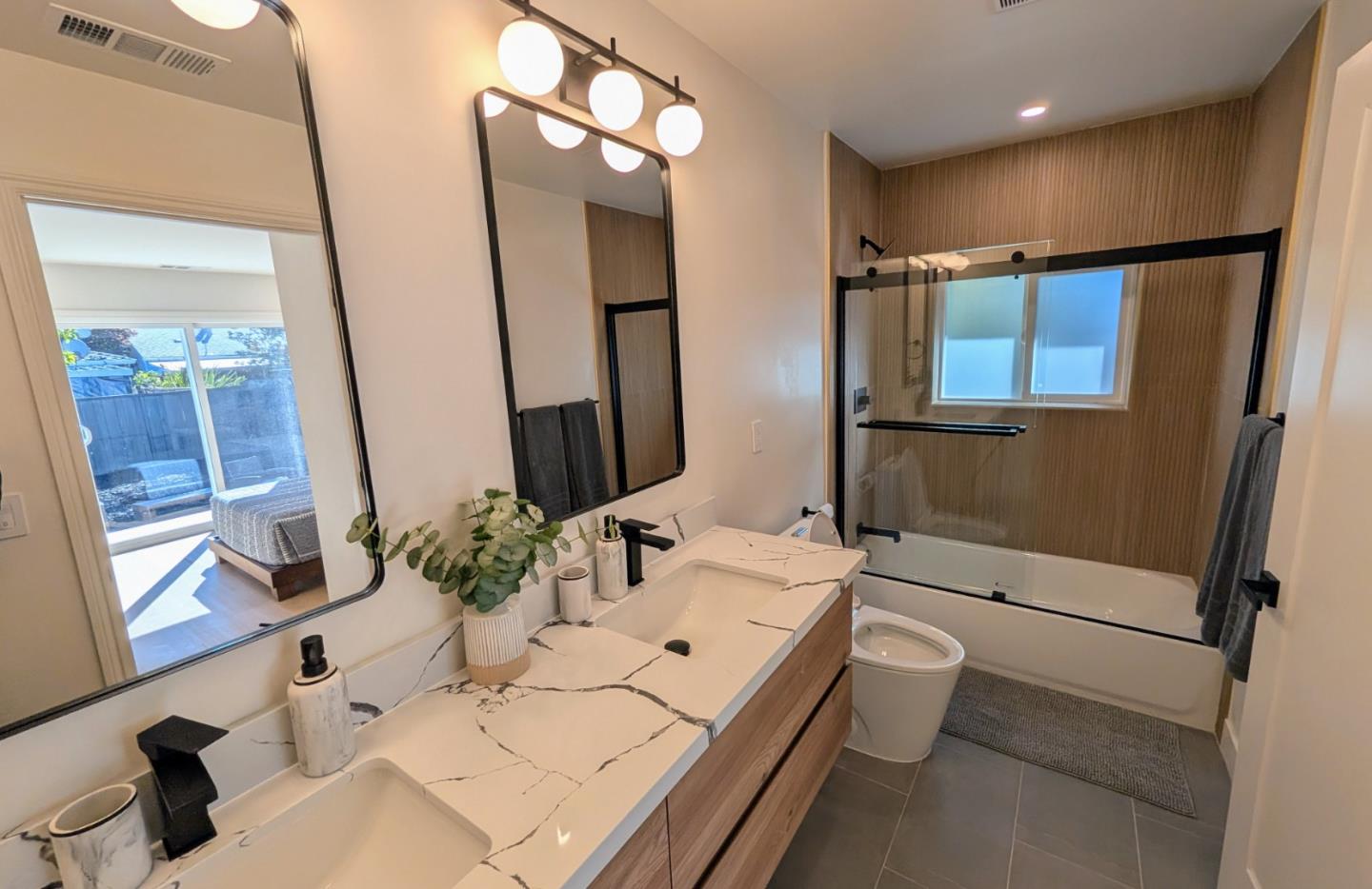 Detail Gallery Image 19 of 28 For 226 Roble Ave, Redwood City,  CA 94061 - 4 Beds | 2 Baths