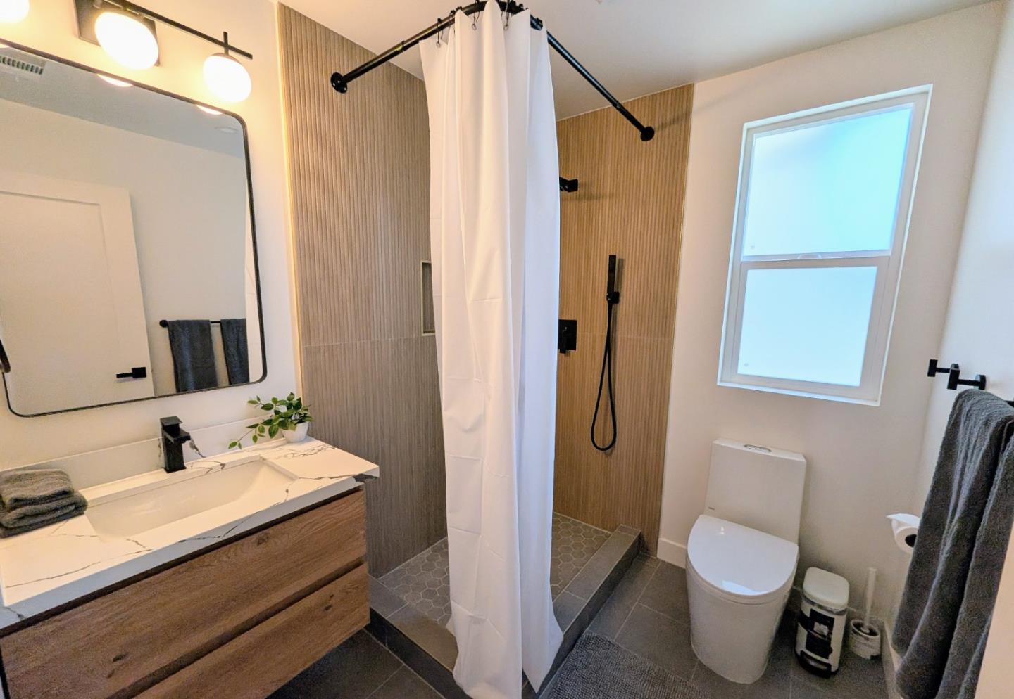 Detail Gallery Image 20 of 28 For 226 Roble Ave, Redwood City,  CA 94061 - 4 Beds | 2 Baths