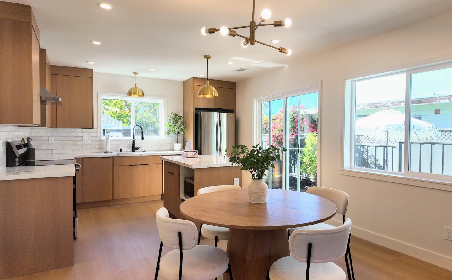 Detail Gallery Image 4 of 28 For 226 Roble Ave, Redwood City,  CA 94061 - 4 Beds | 2 Baths