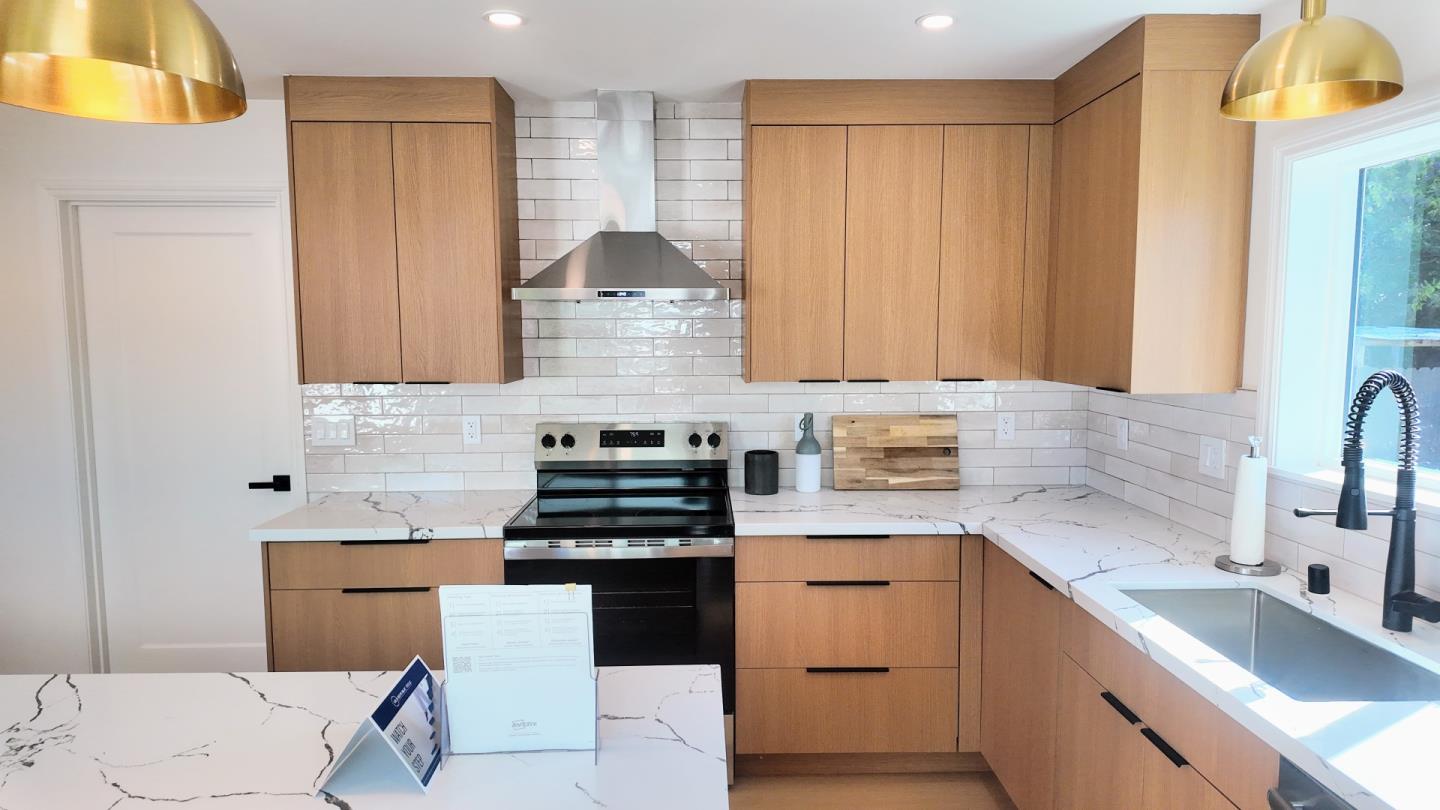 Detail Gallery Image 6 of 28 For 226 Roble Ave, Redwood City,  CA 94061 - 4 Beds | 2 Baths