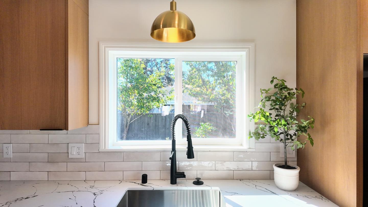 Detail Gallery Image 8 of 28 For 226 Roble Ave, Redwood City,  CA 94061 - 4 Beds | 2 Baths