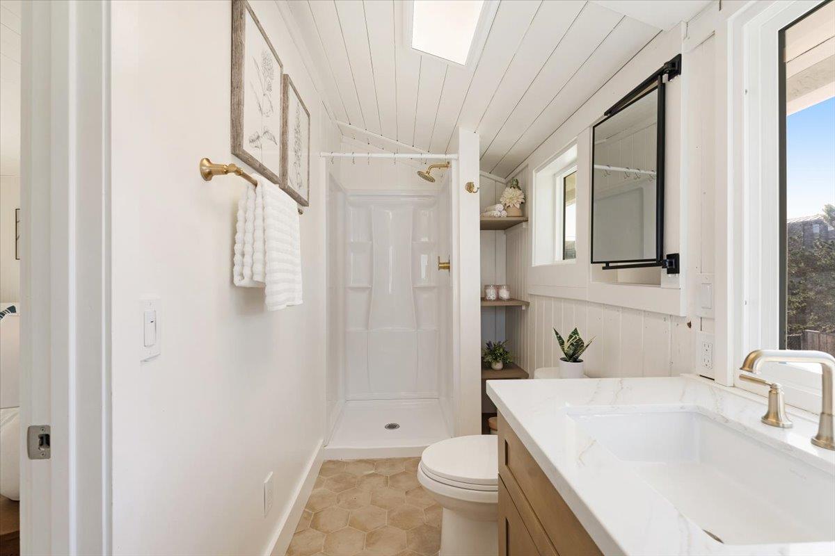 Detail Gallery Image 10 of 46 For 2866 Chesterfield Dr, Santa Cruz,  CA 95062 - 2 Beds | 2 Baths