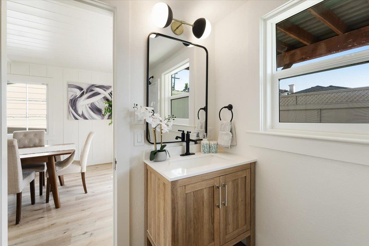 Detail Gallery Image 13 of 46 For 2866 Chesterfield Dr, Santa Cruz,  CA 95062 - 2 Beds | 2 Baths