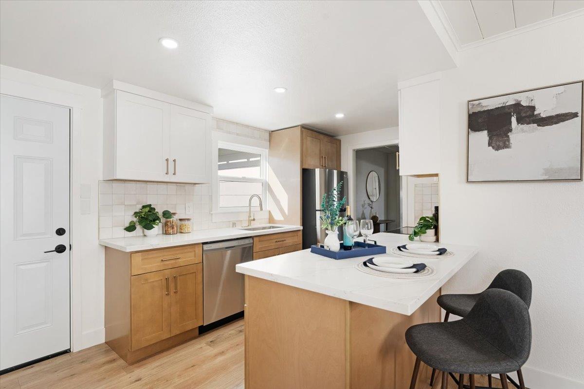 Detail Gallery Image 18 of 46 For 2866 Chesterfield Dr, Santa Cruz,  CA 95062 - 2 Beds | 2 Baths