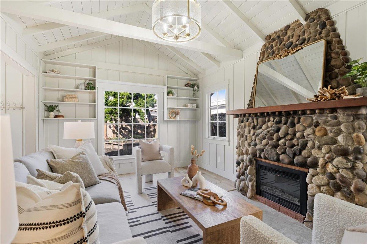 Detail Gallery Image 24 of 46 For 2866 Chesterfield Dr, Santa Cruz,  CA 95062 - 2 Beds | 2 Baths