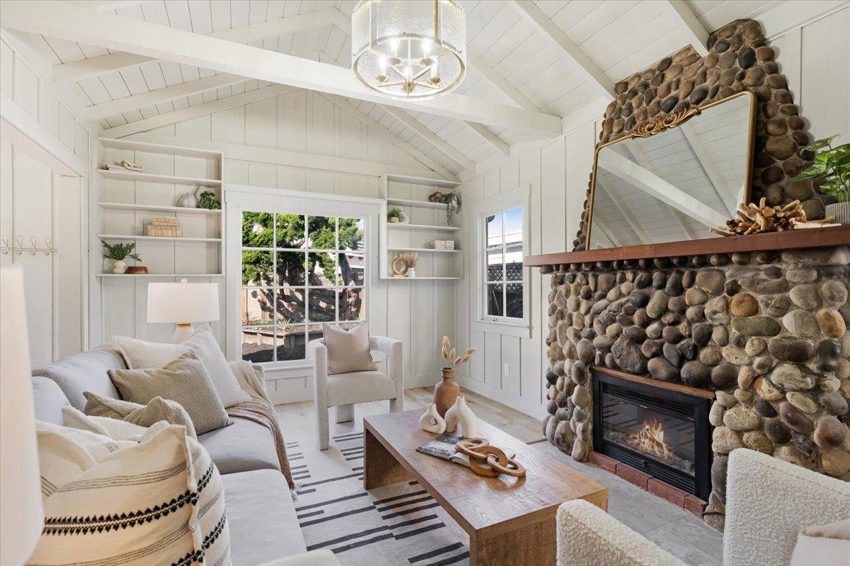 Detail Gallery Image 27 of 46 For 2866 Chesterfield Dr, Santa Cruz,  CA 95062 - 2 Beds | 2 Baths