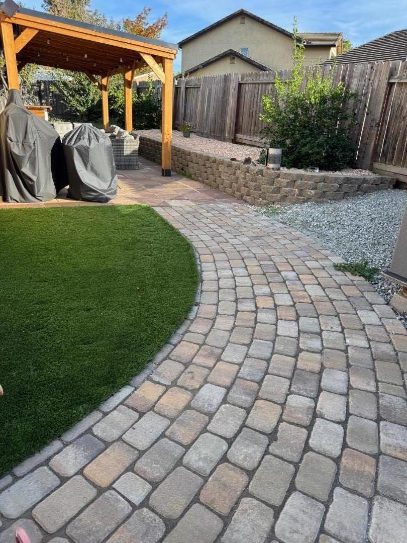 Detail Gallery Image 12 of 19 For 2171 Spruce Dr, Hollister,  CA 95023 - 4 Beds | 2 Baths